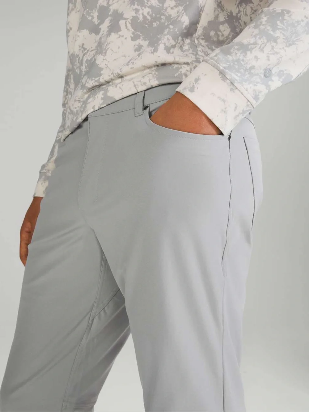 Lululemon Men’s ABC Classic Fit Pant Silverdrop Color Size 34X285 Pockets